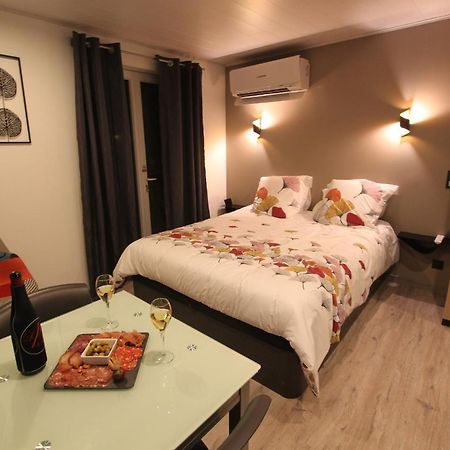 La Chambre Des Onglous Марсилан Екстериор снимка