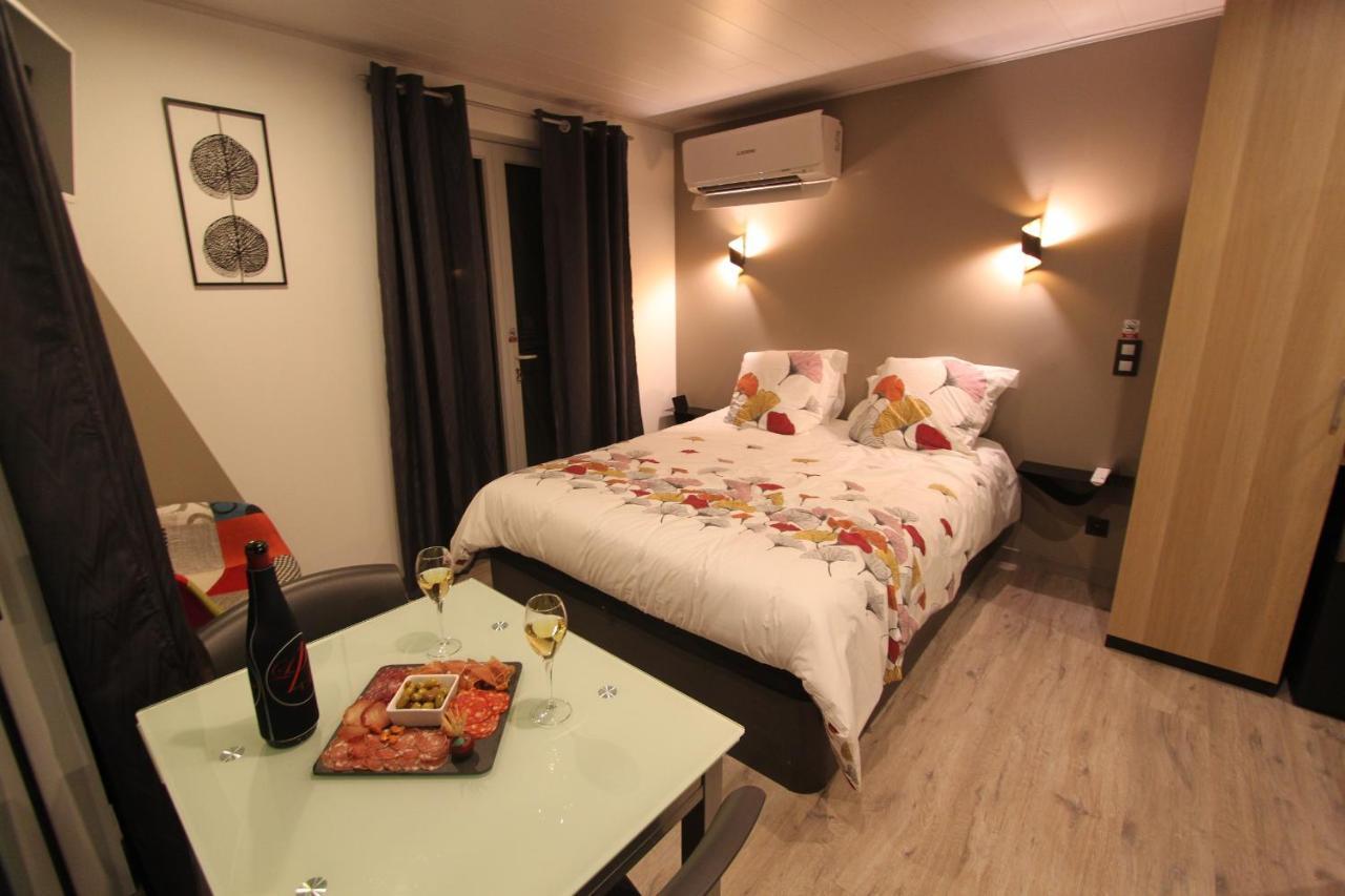La Chambre Des Onglous Марсилан Екстериор снимка